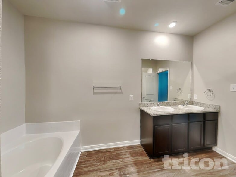 Building Photo - 3022 Citron Garden