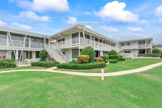 Building Photo - 1221 Hillsboro Mile