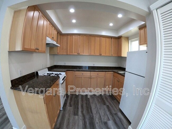 Building Photo - 137 29th St