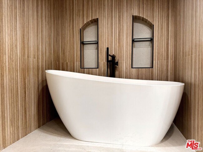 Building Photo - 1146 Hacienda Pl