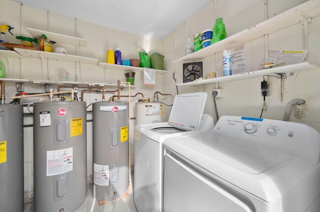 Building Photo - 911 Savannas Point Dr