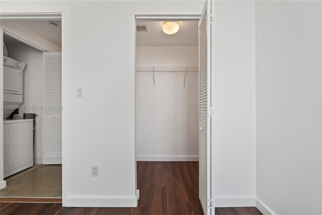 Building Photo - 325 S Biscayne Blvd