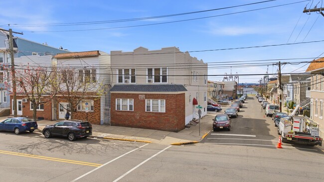 Building Photo - 497 Avenue A