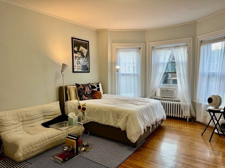 Primary Photo - 229 Newbury St