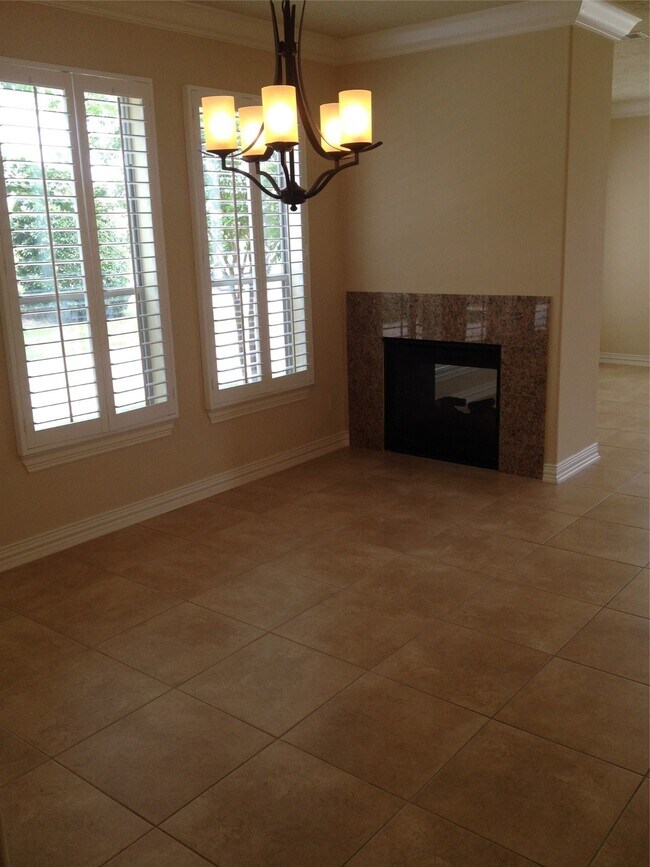 Building Photo - 2038 Palm Forest Ln