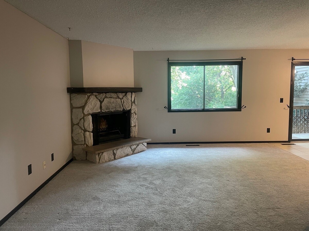 Building Photo - 14325 Fairway Dr
