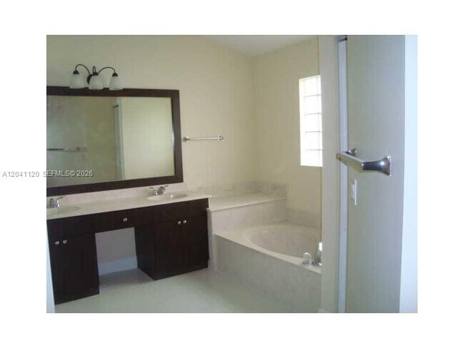Building Photo - 286 Bridgeton Way