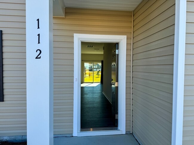 Building Photo - Brand new 2100sqft 4-bedroom / 3-Bath in t...