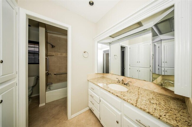 Building Photo - 9725 Pheasant Ln