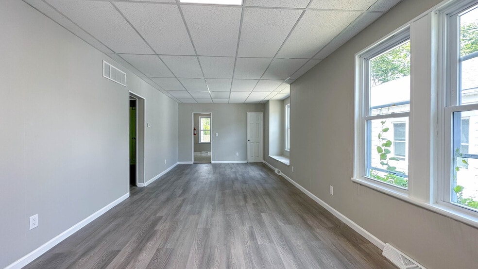 Building Photo - 808 E Main St