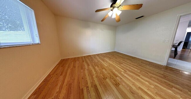 Building Photo - 3616 Spinner Ave