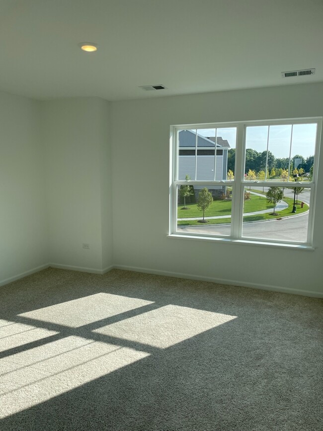 Building Photo - 337 Red Oak Cir