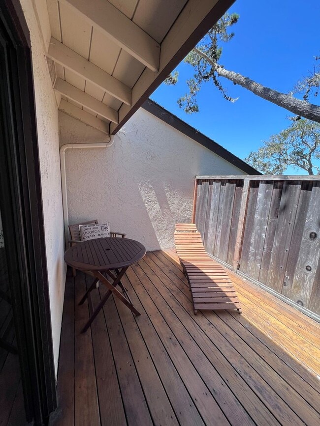 Building Photo - Fully-furnished Sleek 2-bedroom, 2-bathroo...