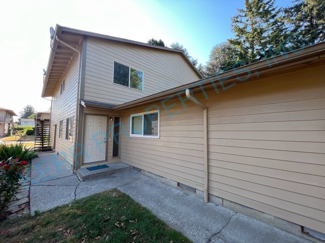 Primary Photo - 1416 NE Paropa Ct