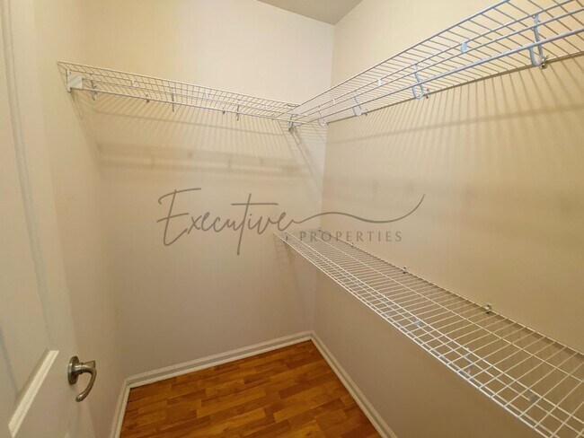 Building Photo - 311 E Hale St