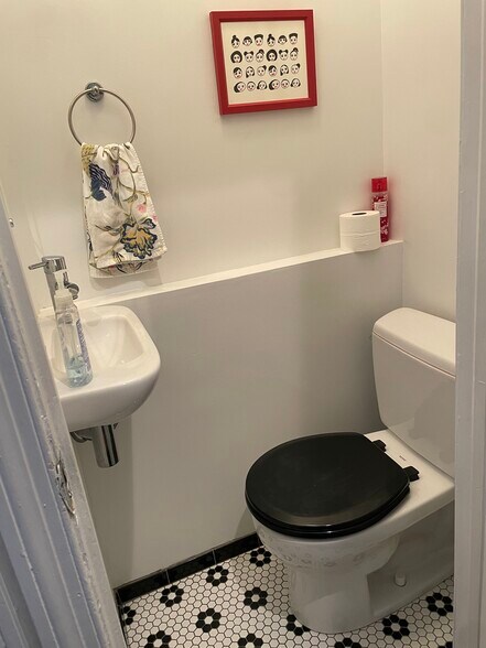 Building Photo - 3446 Corlear Ave