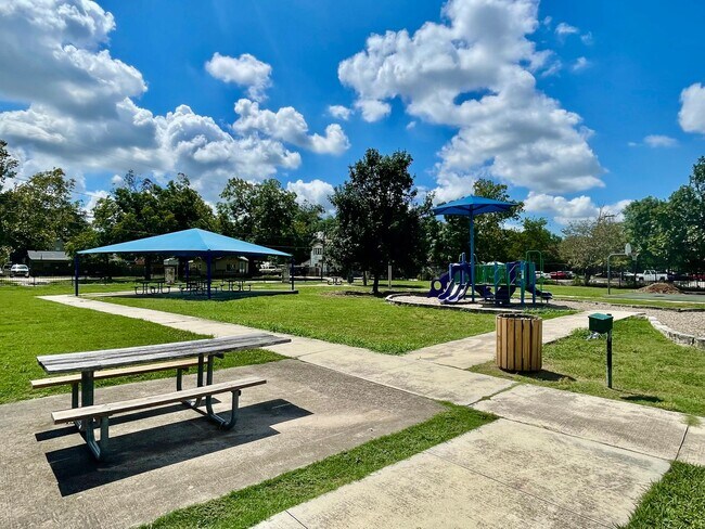 Building Photo - 101/103 Lockhart St.