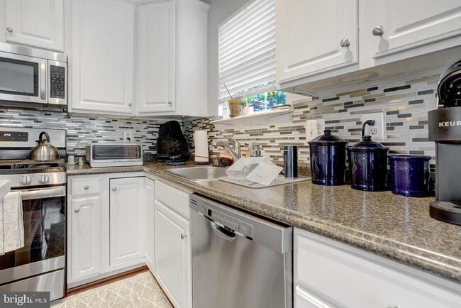 Building Photo - 3825 Watkins Mill Dr