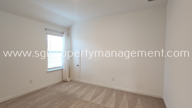 Building Photo - 10231 Sovereign Dr