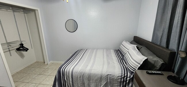 Building Photo - Pink 45th