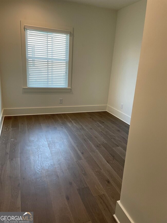 Building Photo - 460 Heatherden Ave