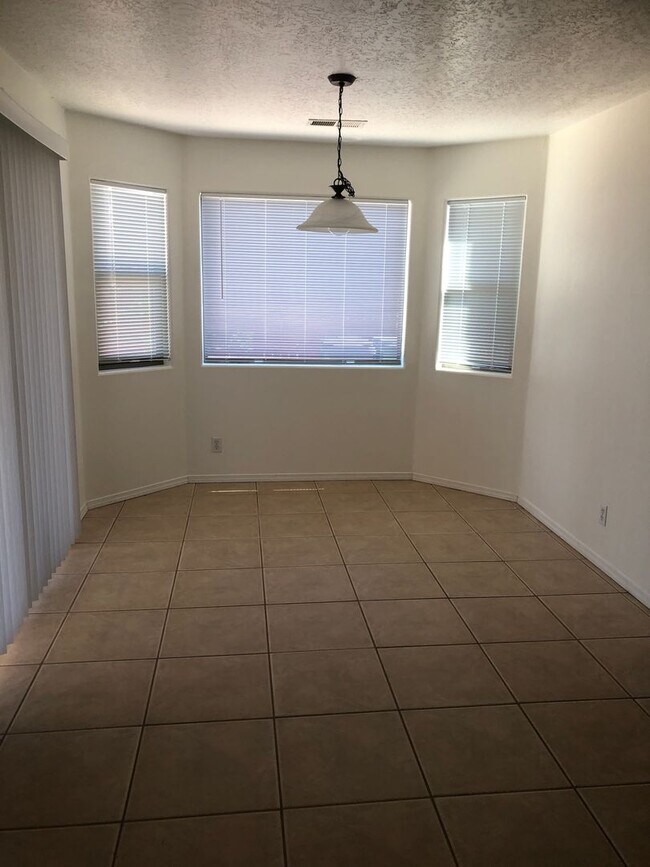 Building Photo - 808 7th St NE