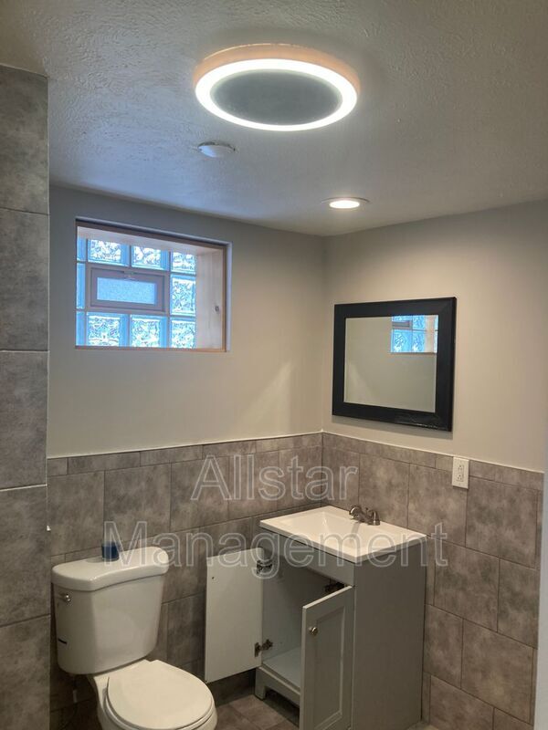 Building Photo - 521 E 109th St