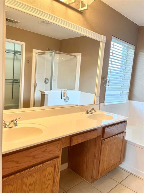 Building Photo - 2409 Romeo Dr