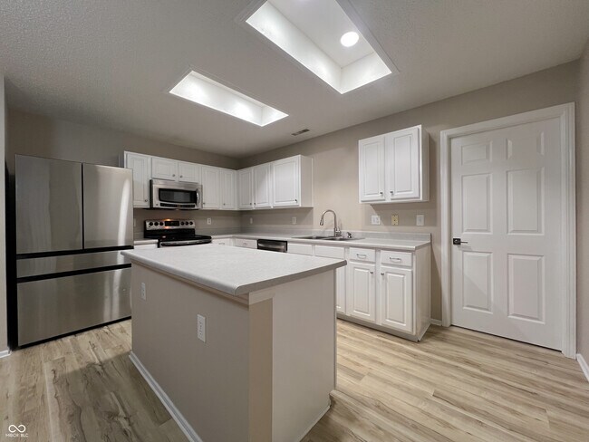Building Photo - 14243 Holly Berry Cir