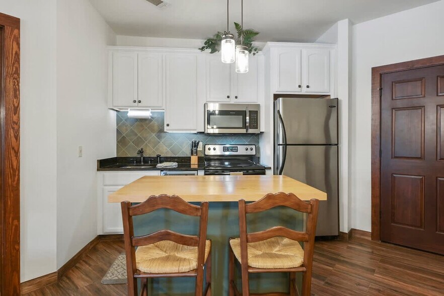 Building Photo - 473 Cuscowilla Dr