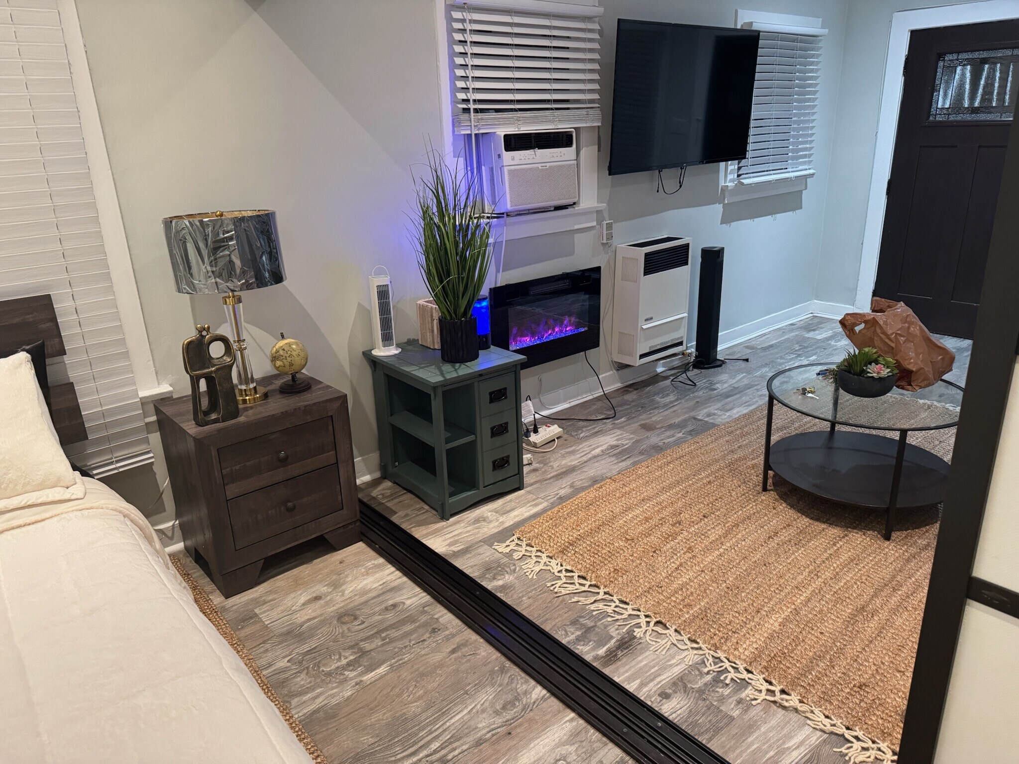 Building Photo - 5919 Lexington Ave