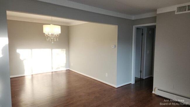 Building Photo - 1217 Island Dr