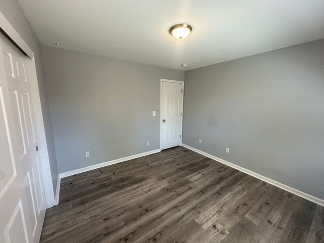 Building Photo - MOVE IN SPECIAL!! DEPOSIT MOVES YOU IN!!!