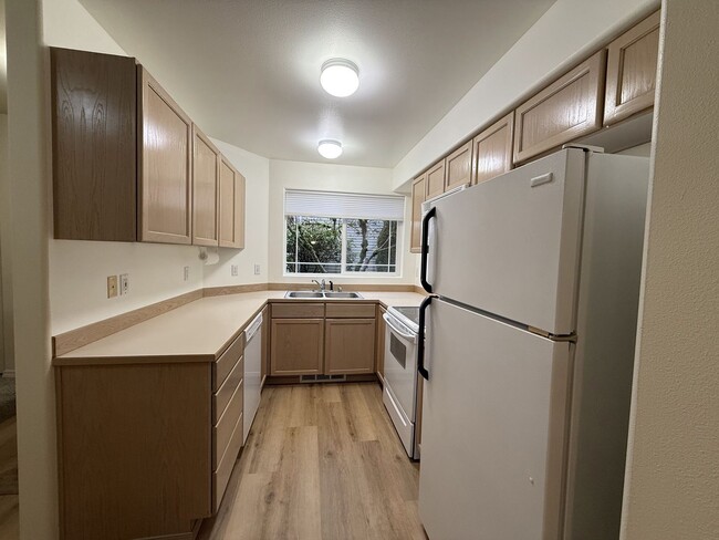 Building Photo - Warm & Cozy 2BD/1.5BTH Townhome for Rent i...