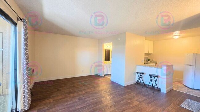 Building Photo - 1/2 Month Free! Ground-Floor Studio with Private Patio & Pool Access Near Virginia Lake