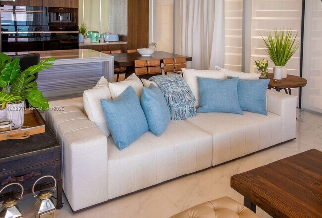 Building Photo - 17141 Collins Ave