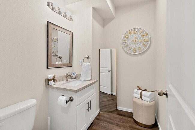 Building Photo - 704 E Wright Ave