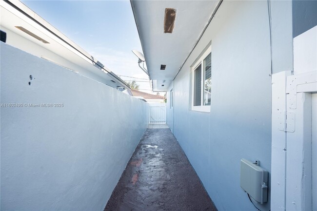 Building Photo - 6695 SW 28th St