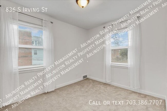 Building Photo - 836 S Irving St