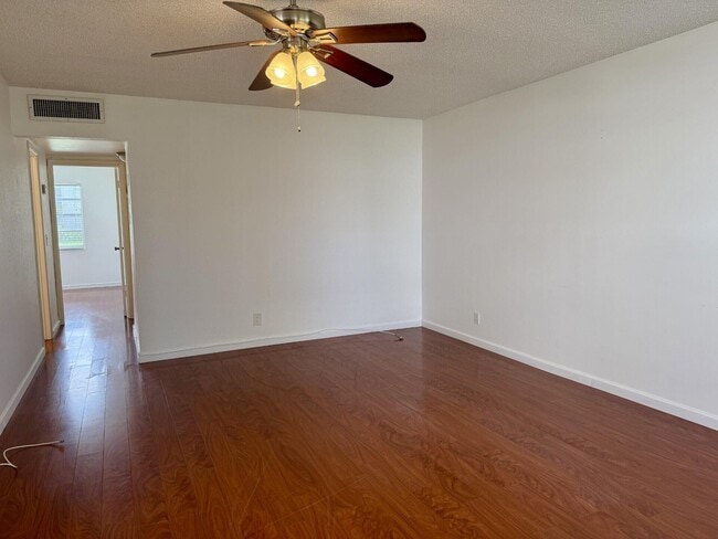 Building Photo - 28 Easthampton B