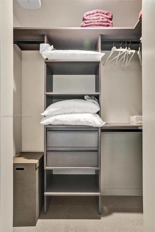 Building Photo - 11 NE 6th St