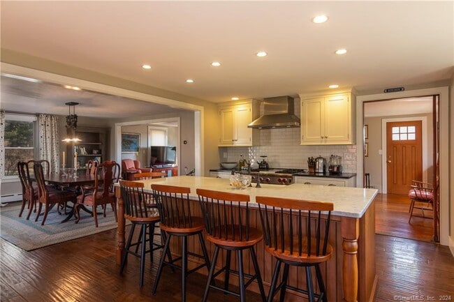 Building Photo - 323 Green Hill Rd