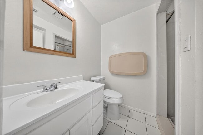 Building Photo - 105 Summit Ridge Dr N
