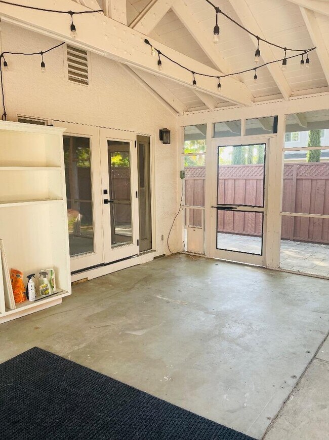 Building Photo - 3495 Meridian Ave