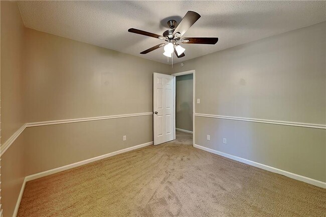 Building Photo - 323 Sumer Ln N