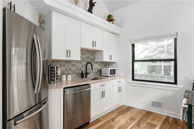 Building Photo - 119 Ashland Dr NE