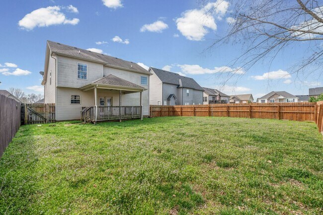 Building Photo - Beautiful, Large Home Close to Ft. Campbell and I24