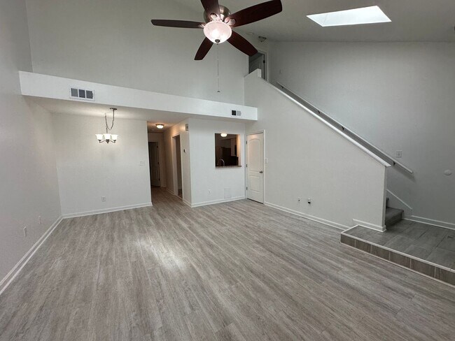 Building Photo - 61 Riverchase Dr
