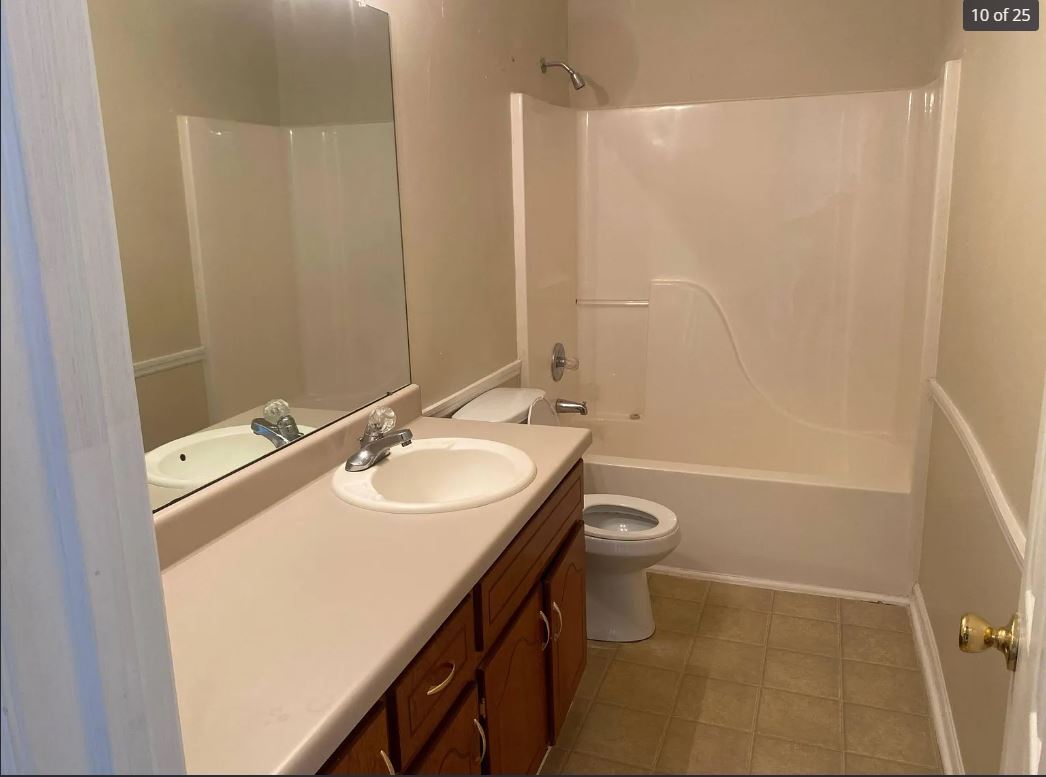 Building Photo - 137 Laredo Cir