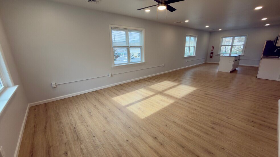 Building Photo - 403 N Walnut St